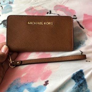 Michael kors wristlet
